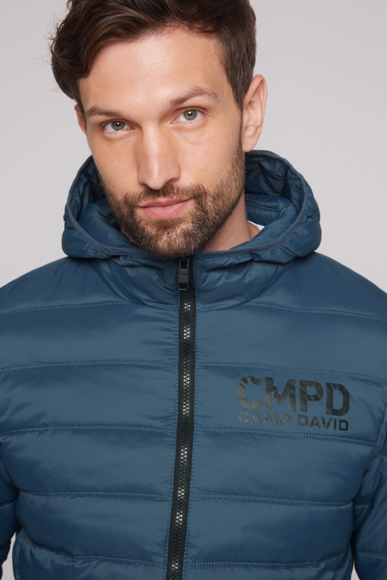 Leichte Steppjacke mit Kapuze