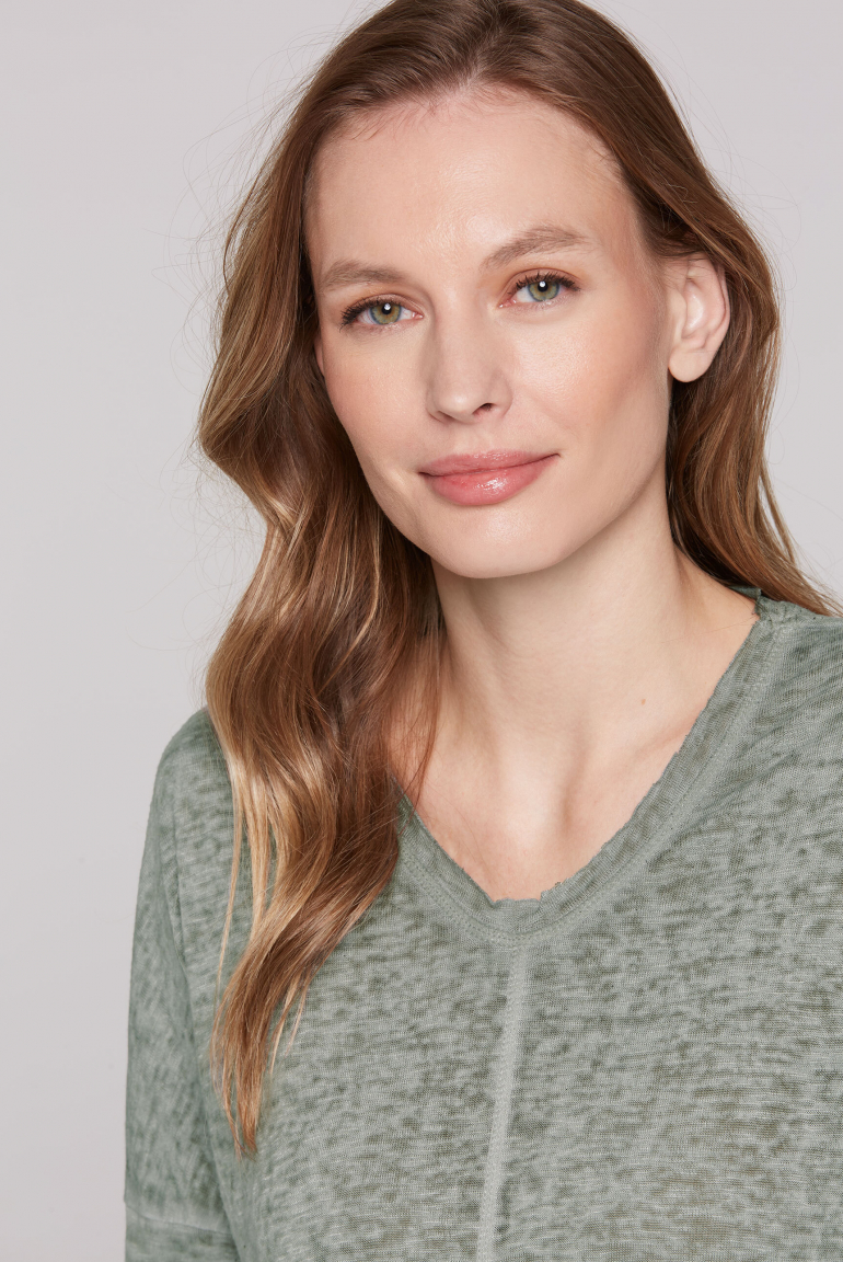 Leichtes V-Shirt mit Mesh-Details