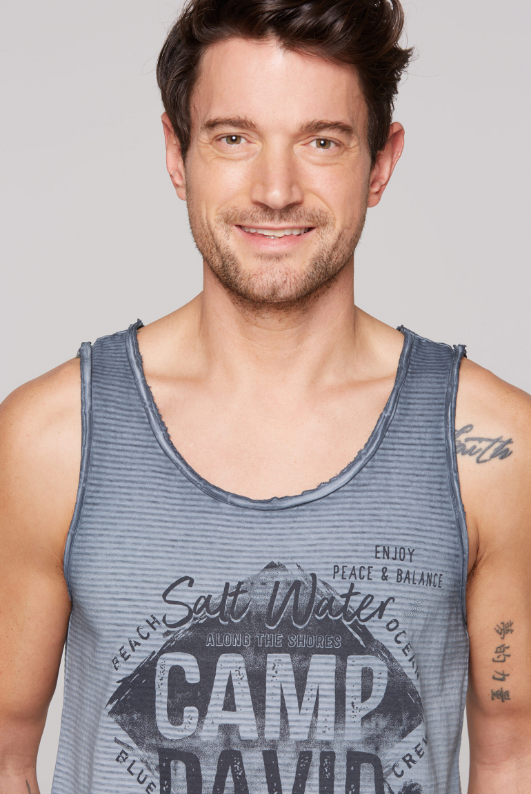 Muskelshirt mit Strukturstreifen und Logo Prints