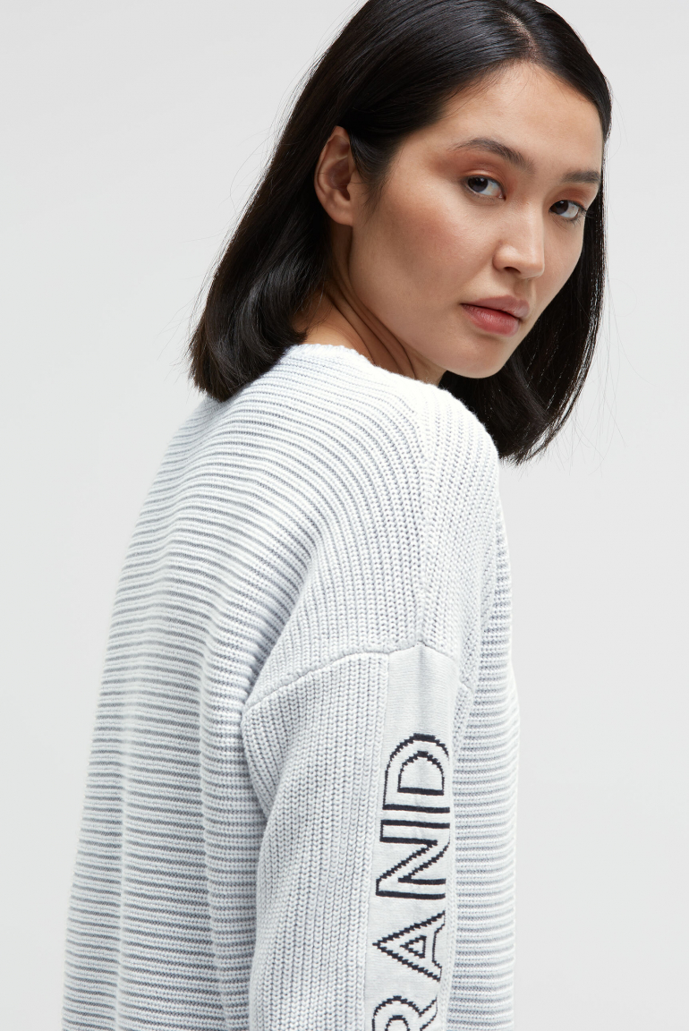 Pullover mit Intarsia-Design an den Ärmeln