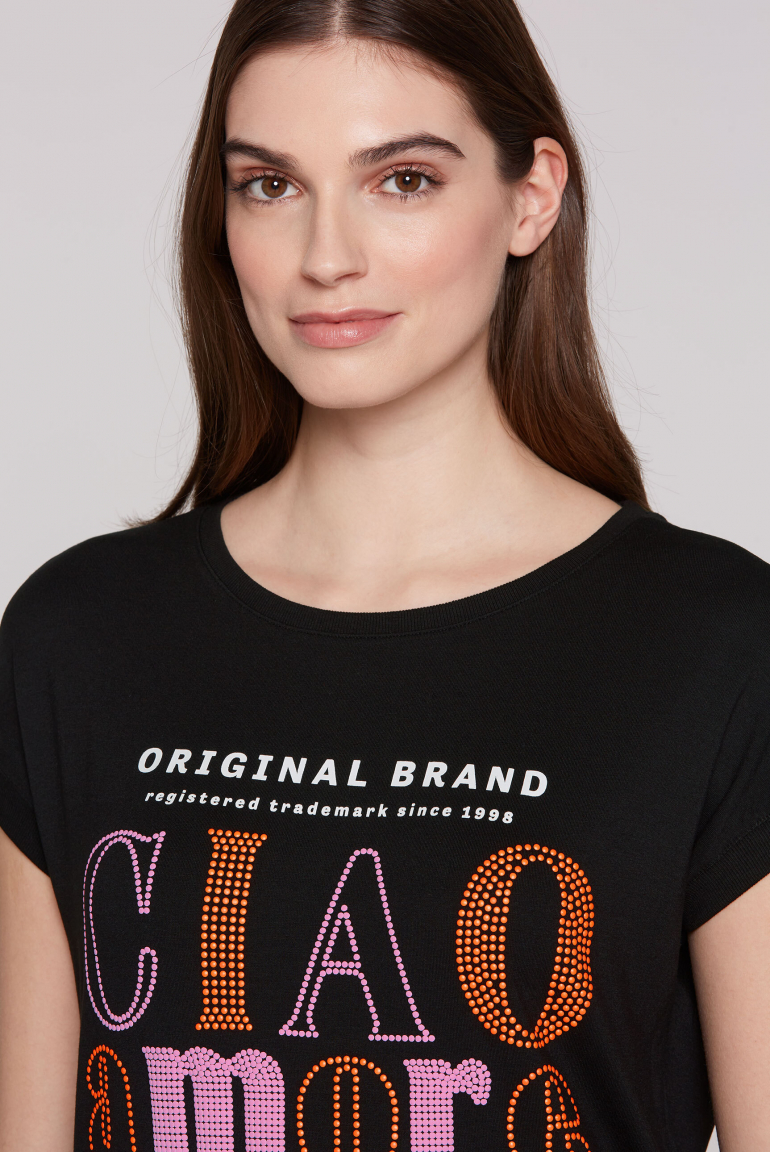 Rundhalsshirt mit buntem Wording