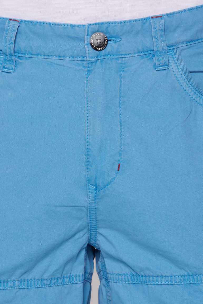 Skater Shorts aus Twill mit Logo-Stickerei