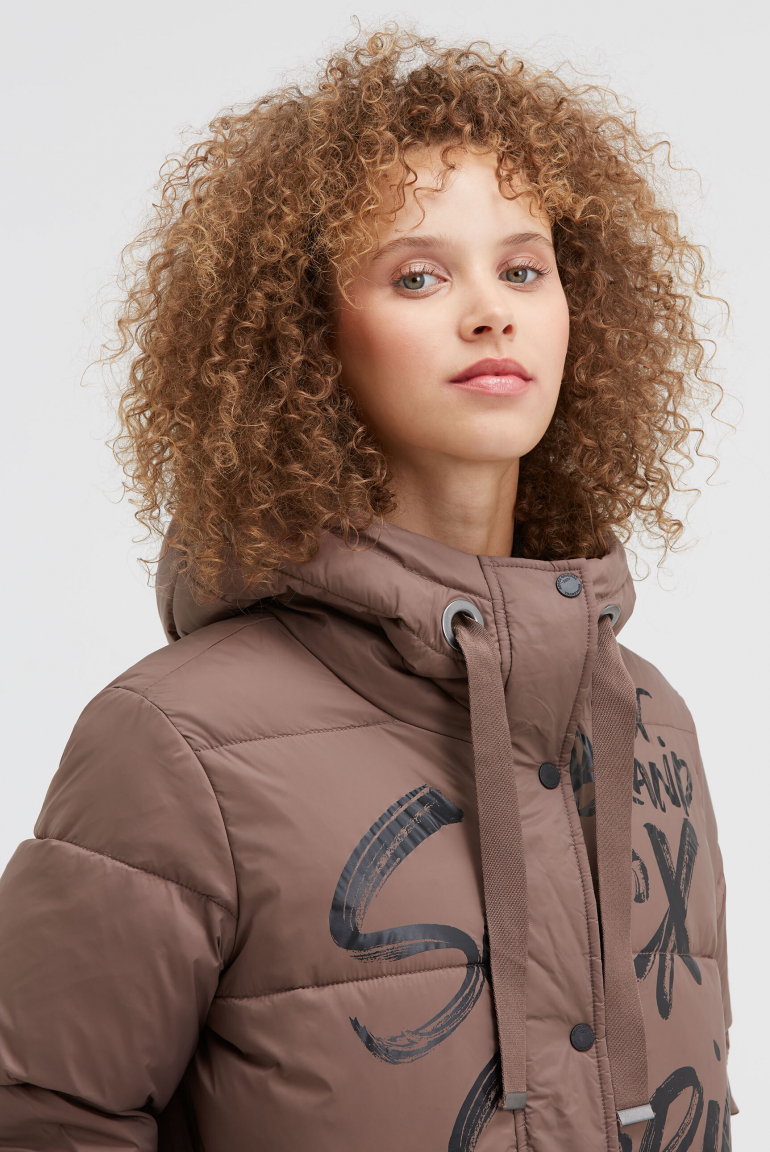 Steppmantel mit Kapuze und Logo Prints