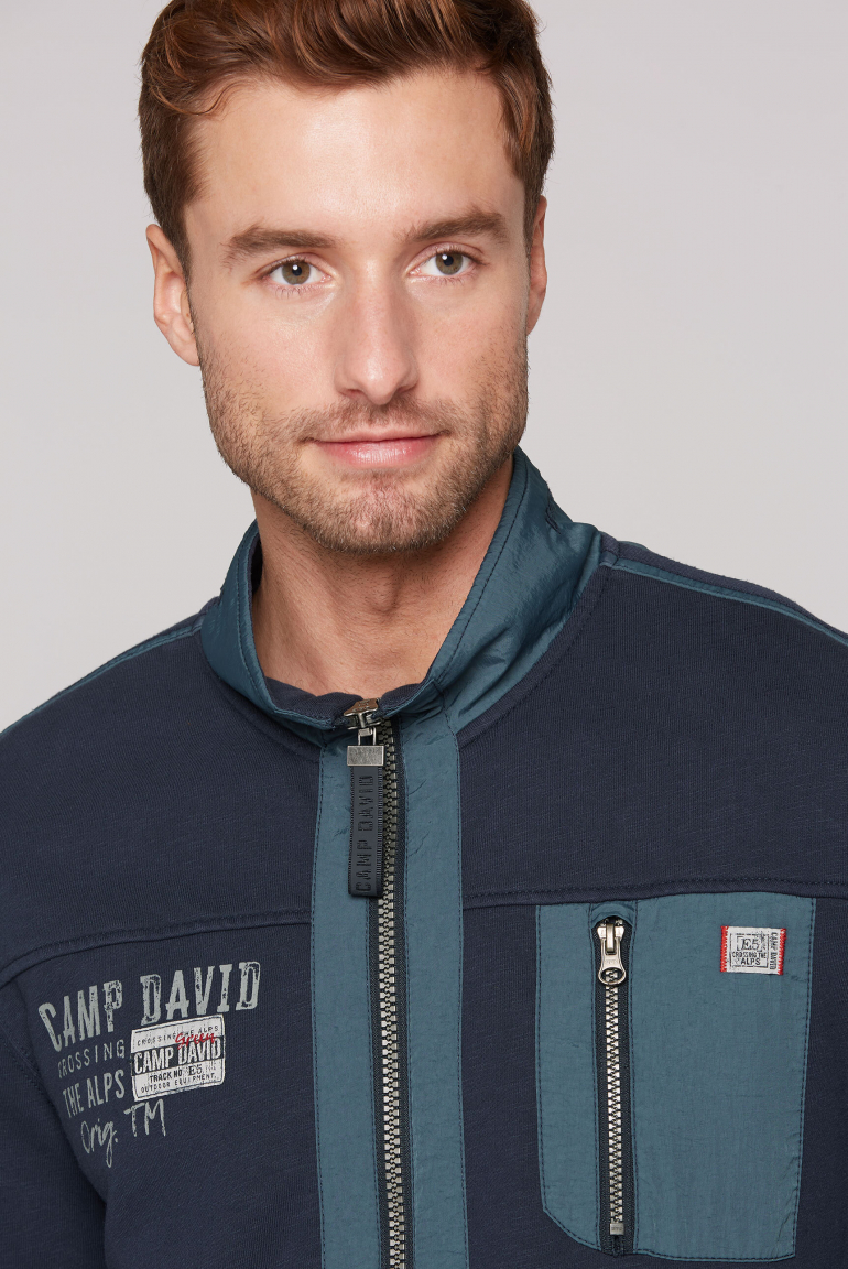 Sweatjacke im Materialmix mit Artworks