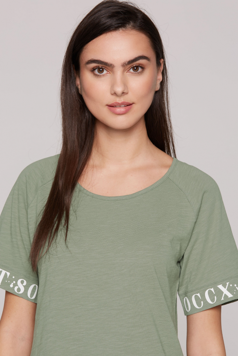 T-Shirt-Kleid mit Logo-Saum am Ärmel