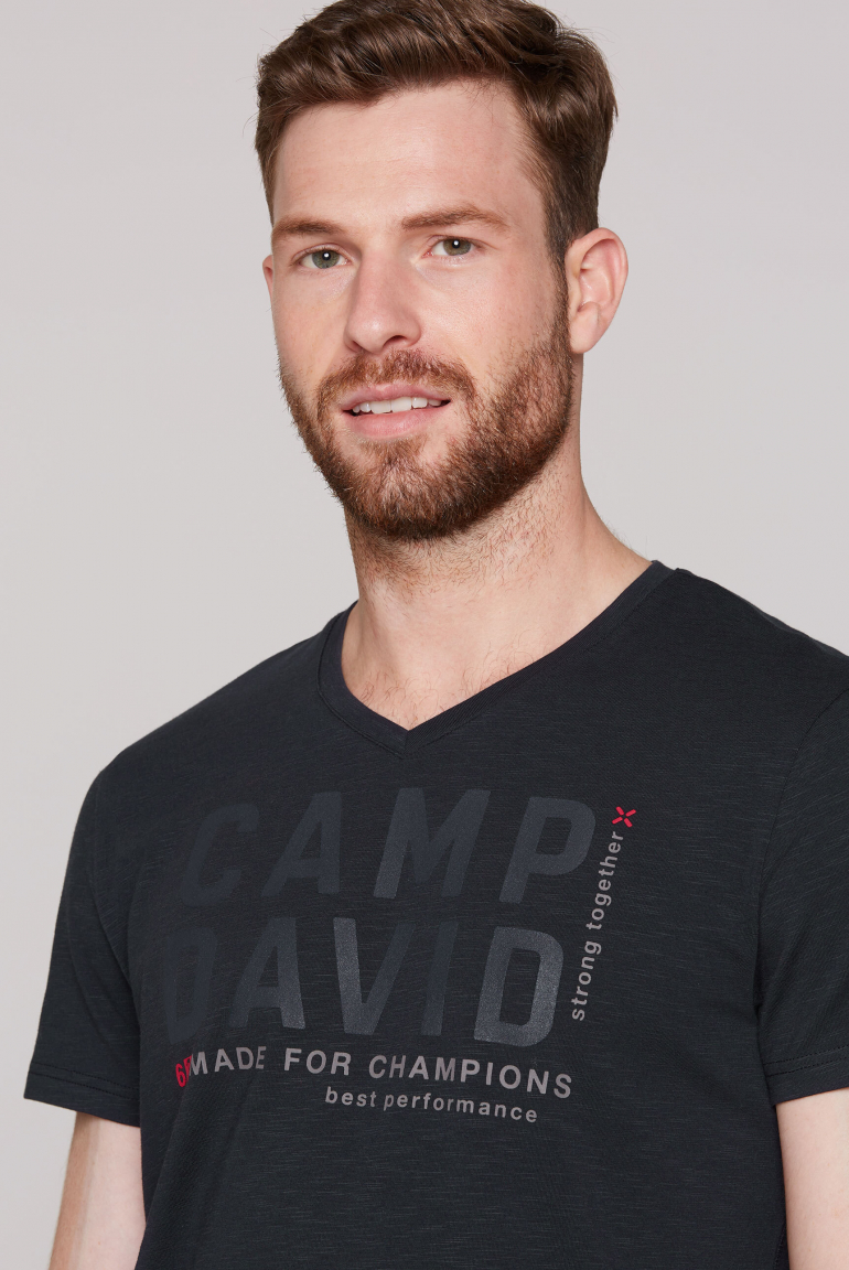 T-Shirt mit V-Neck und Rubber Prints