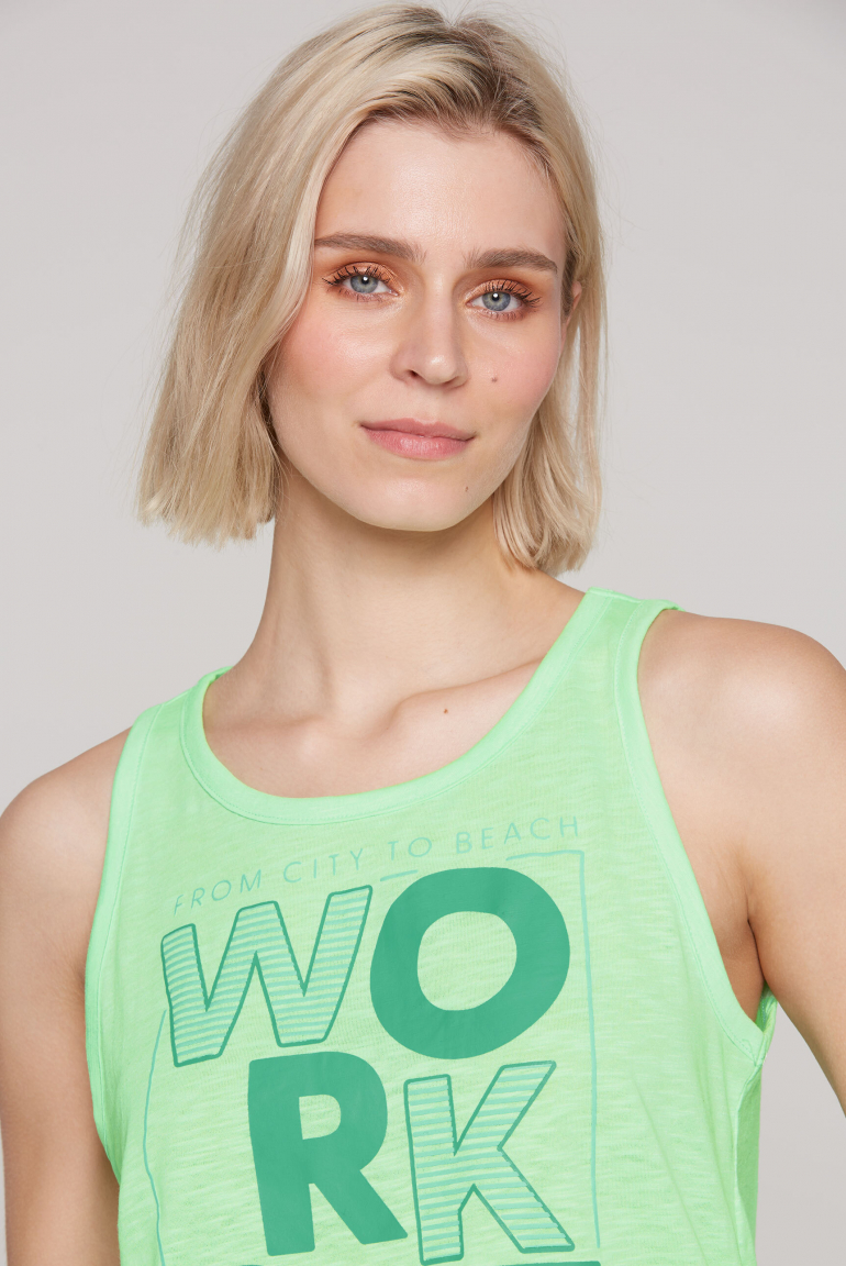 Top mit Artwork und Rücken-Cut-Out