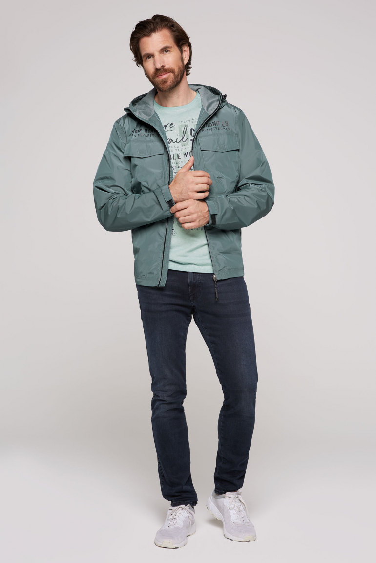 Windbreaker-Jacke mit Kapuze und Rückenprint