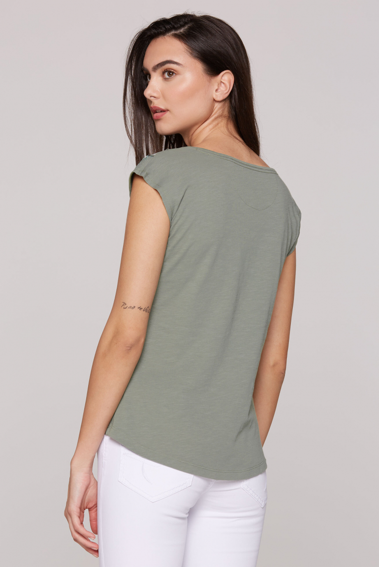 Ärmelloses Shirt mit Cut Out
