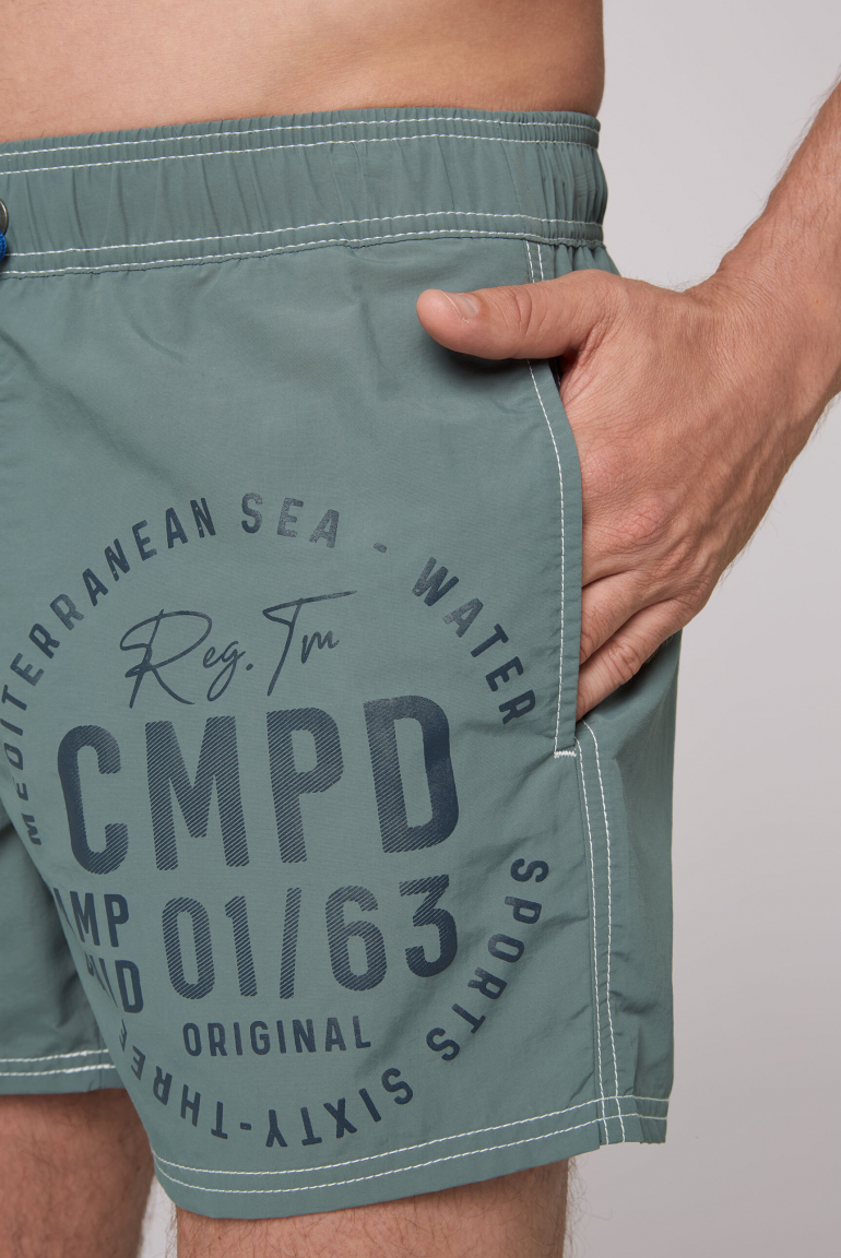 Badeshorts mit Logo Print