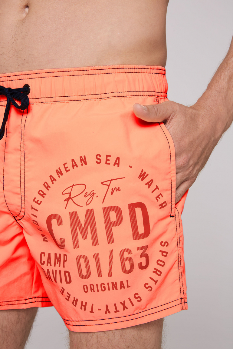 Badeshorts mit Logo Print