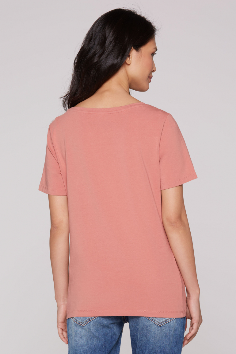 Basic T-Shirt mit U-Boot-Ausschnitt und Logo