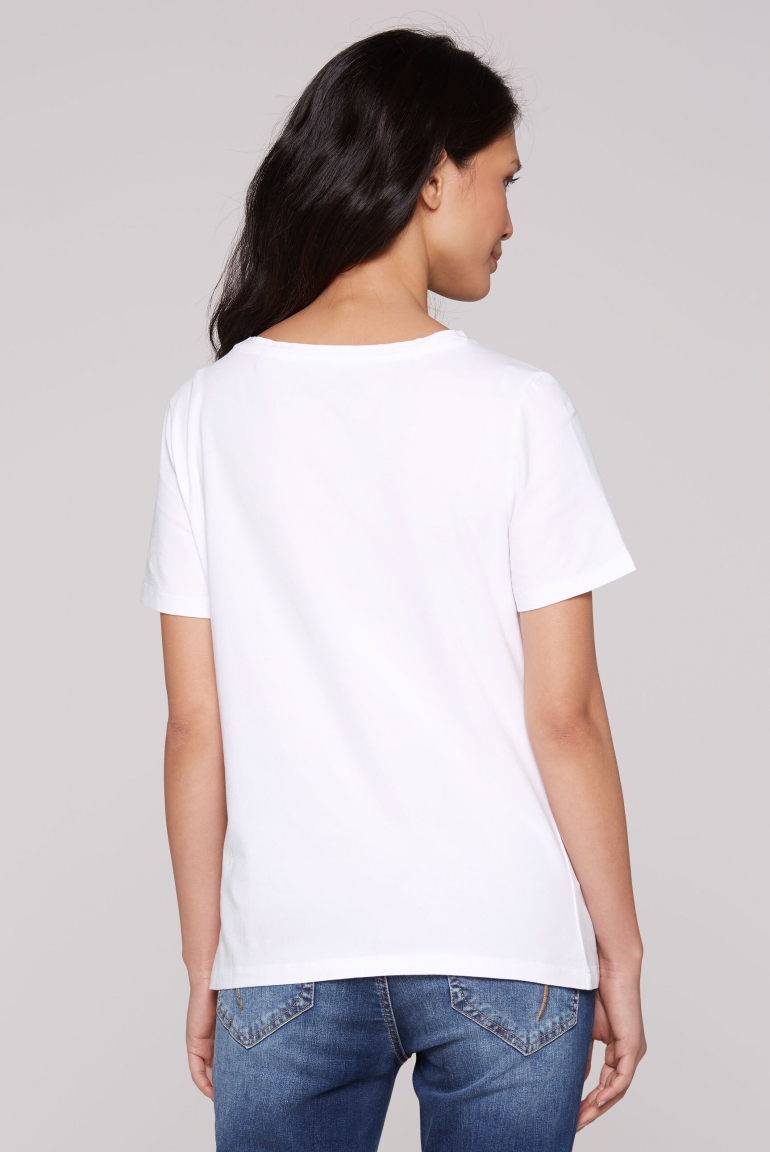 Basic T-Shirt mit U-Boot-Ausschnitt und Logo