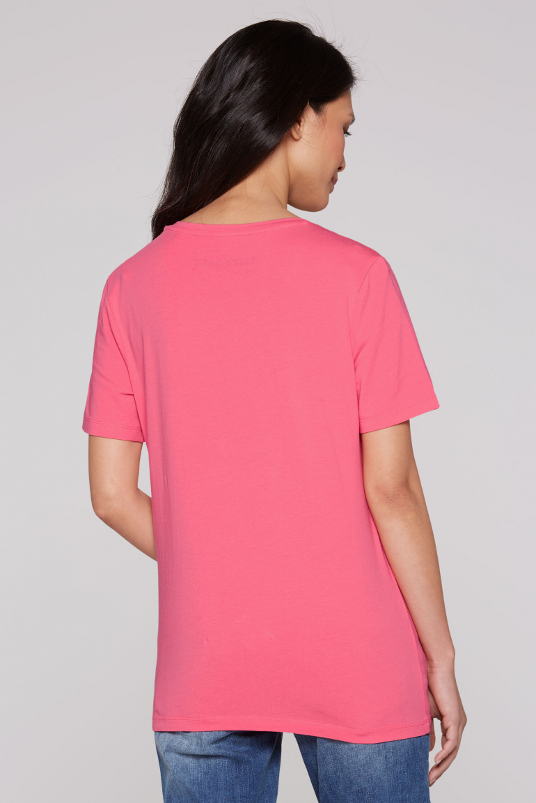 Basic T-Shirt mit V-Ausschnitt und Logo
