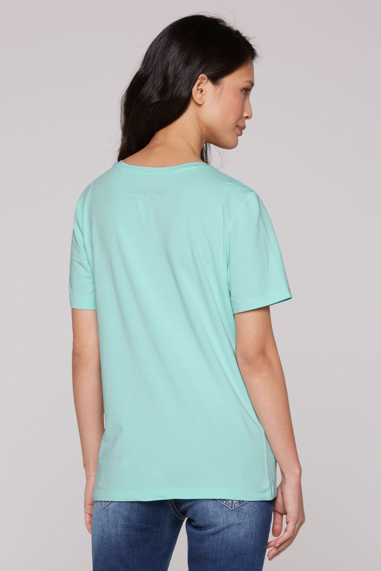 Basic T-Shirt mit V-Ausschnitt und Logo