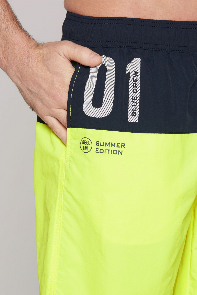 Lange Beachshorts mit Colour-Blocking