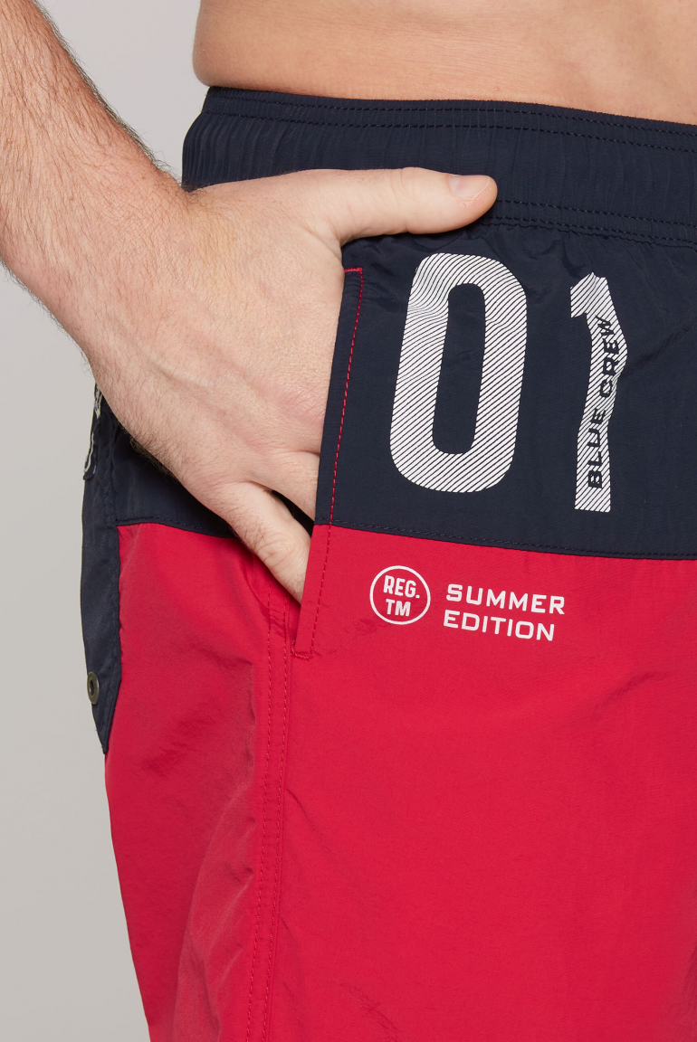 Lange Beachshorts mit Colour-Blocking