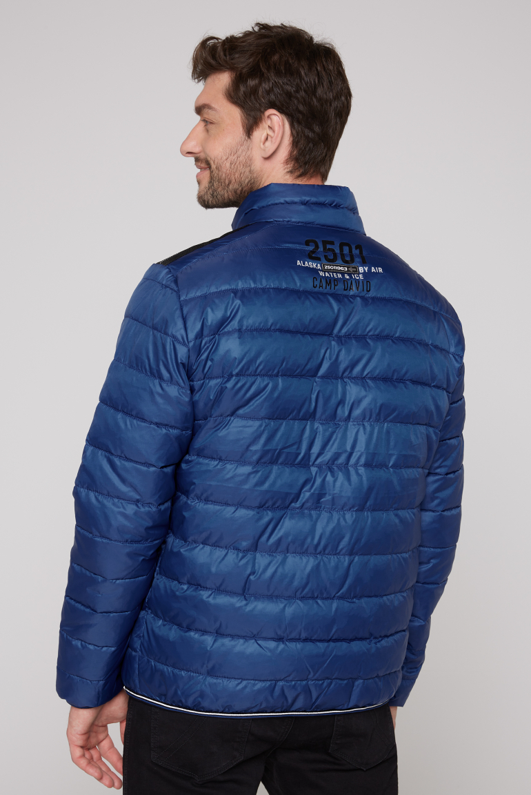 Leichte Steppjacke mit Logo Prints und Tapes