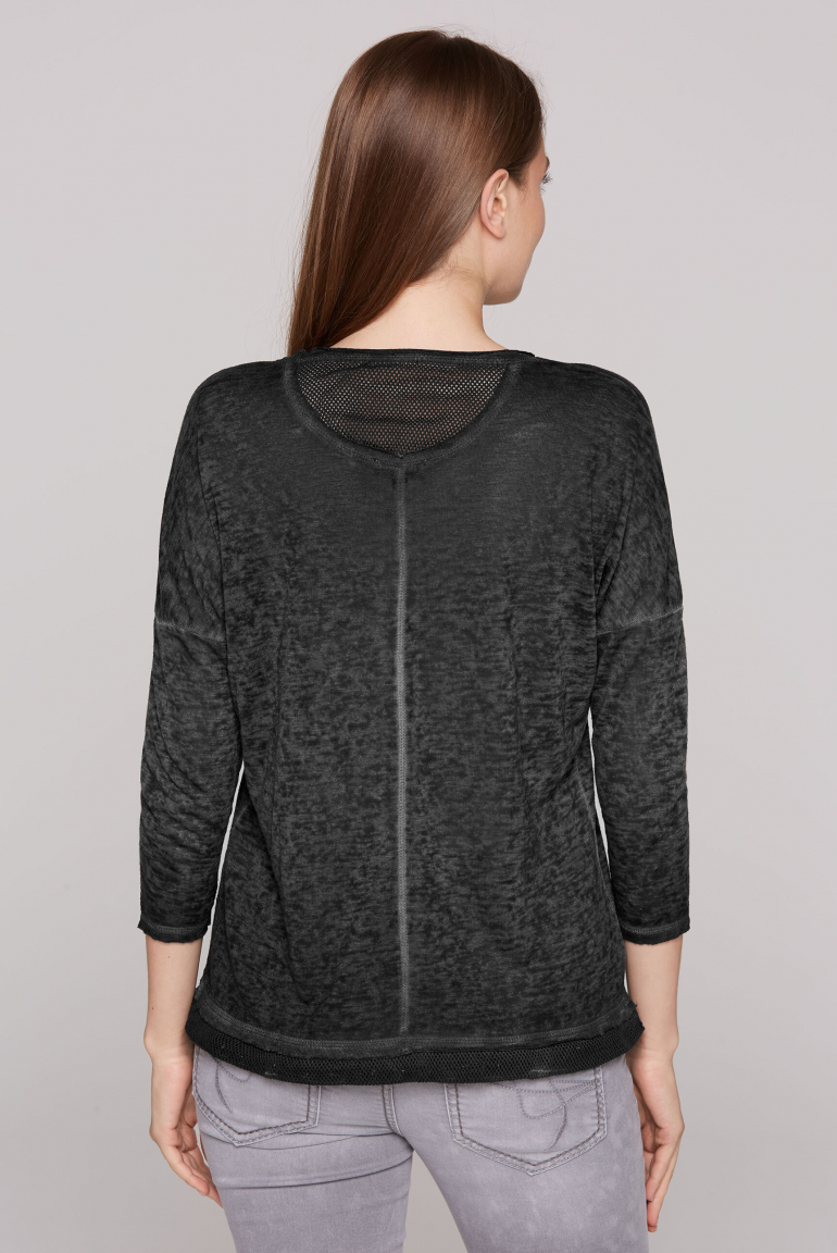 Leichtes V-Shirt mit Mesh-Details