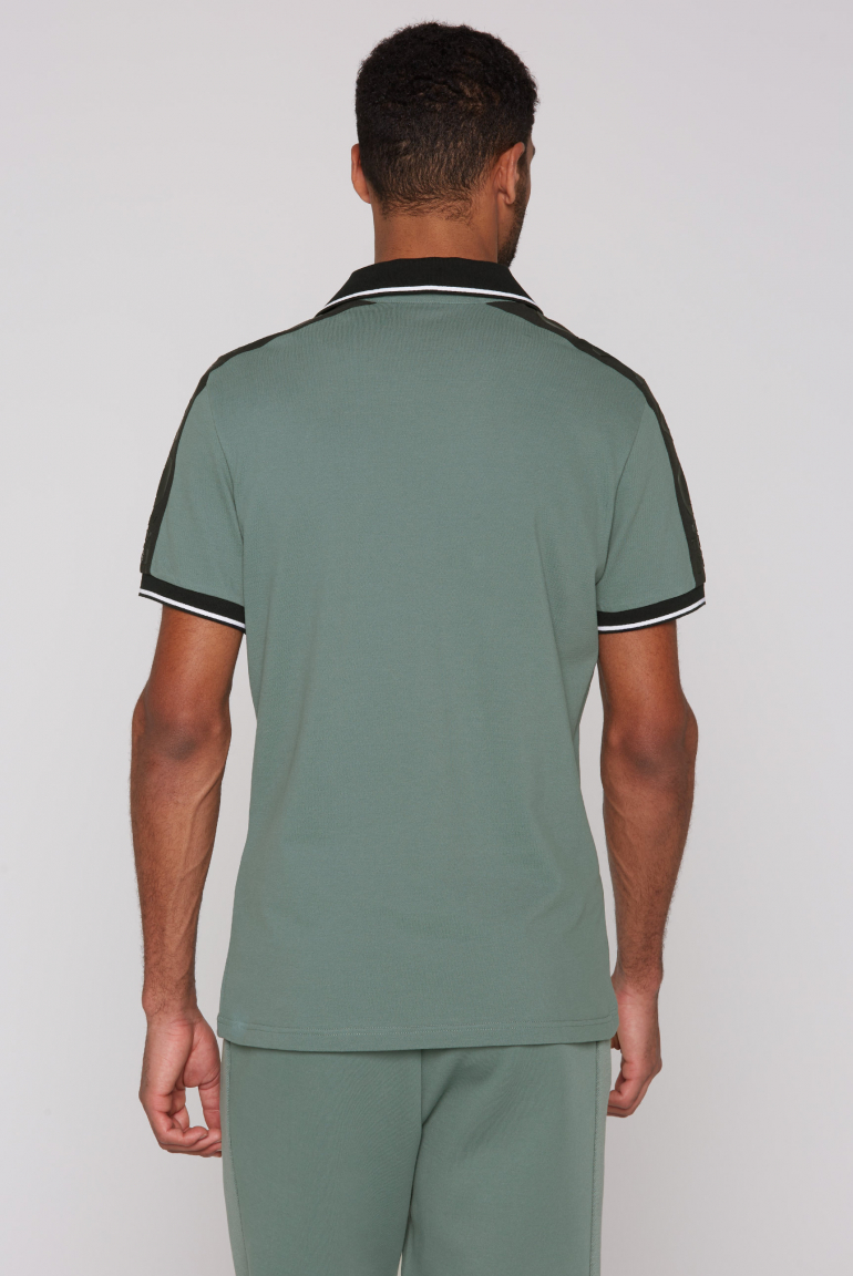 Pikee-Polo mit V-Neck und Schultereinsätzen