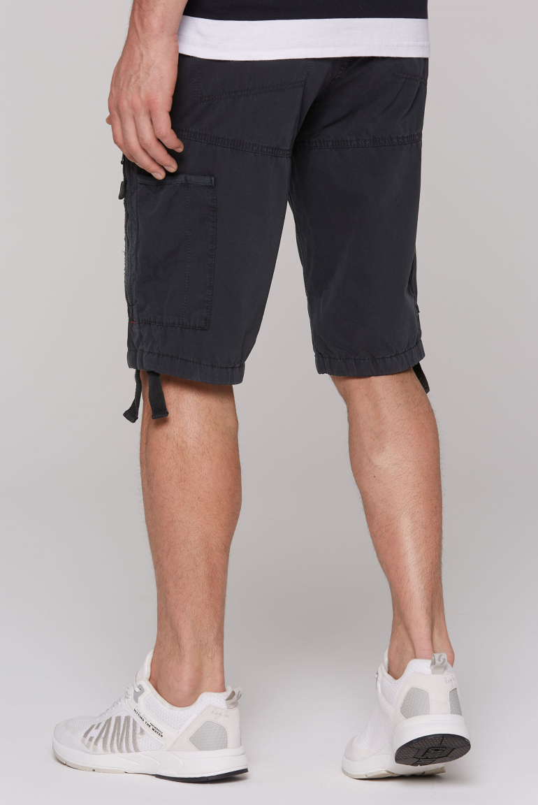 Skater Shorts aus Twill mit Logo-Stickerei