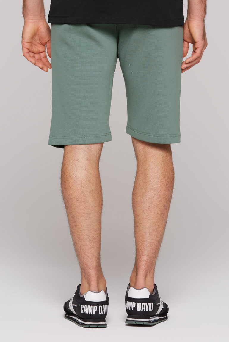 Sportshorts im tonalen Strukturmix mit Print