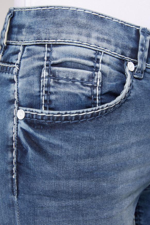 Jeans MI:RA mit zweifarbigen Nähten
