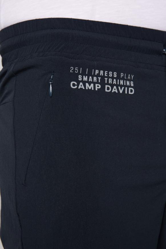 Leichte Lauf-Shorts mit reflektierenden Prints