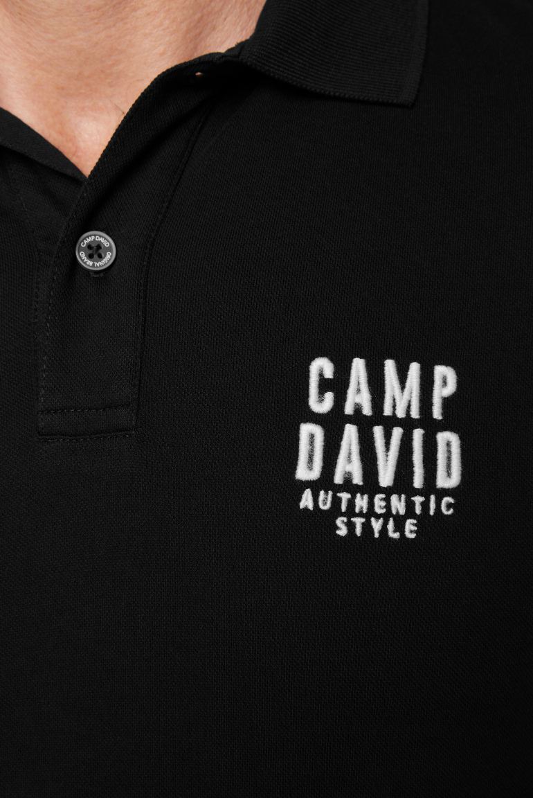 Basic Pikee-Polo mit Logo-Stickerei