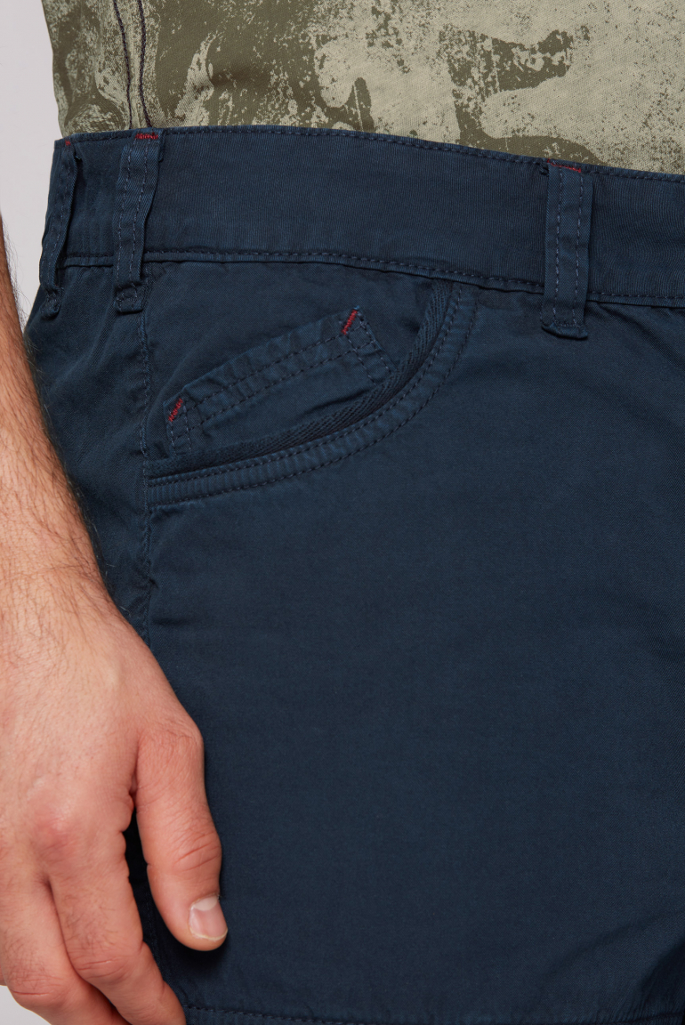 Cargo Shorts mit Beintaschen und Artwork