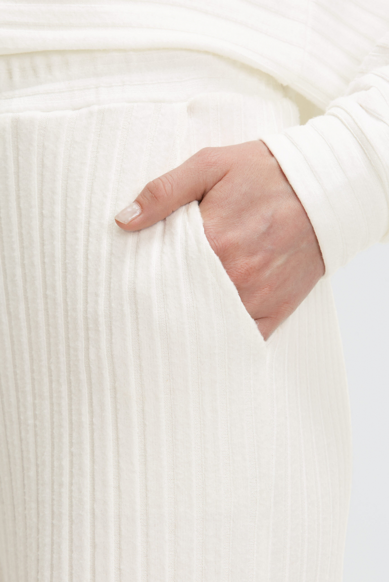 Flauschstrickhose Wide Leg mit Rippstruktur