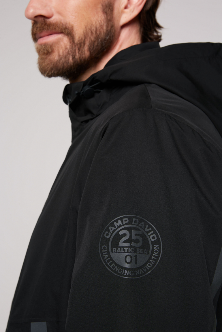 Funktionsjacke mit Kapuze und Tapes