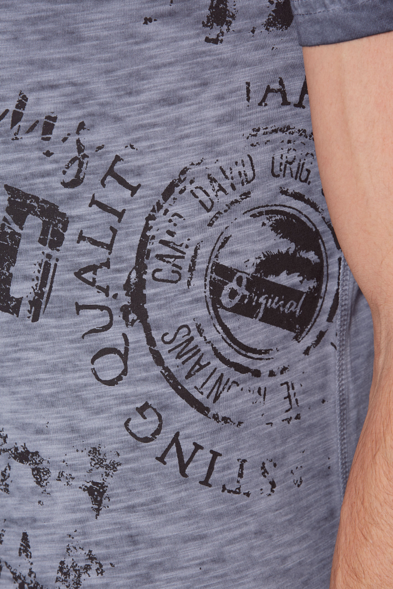 Henley-Shirt mit Wording Print im Used Look