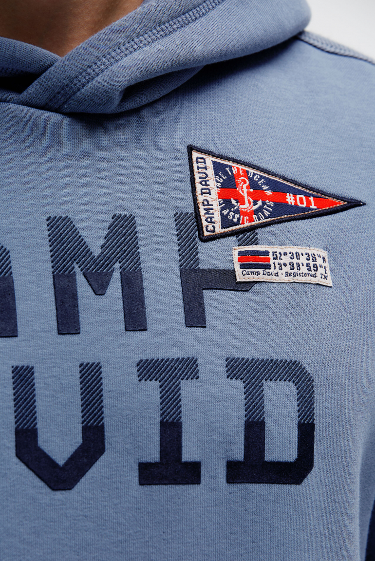 Hoodie mit Rubber Print und Tapes