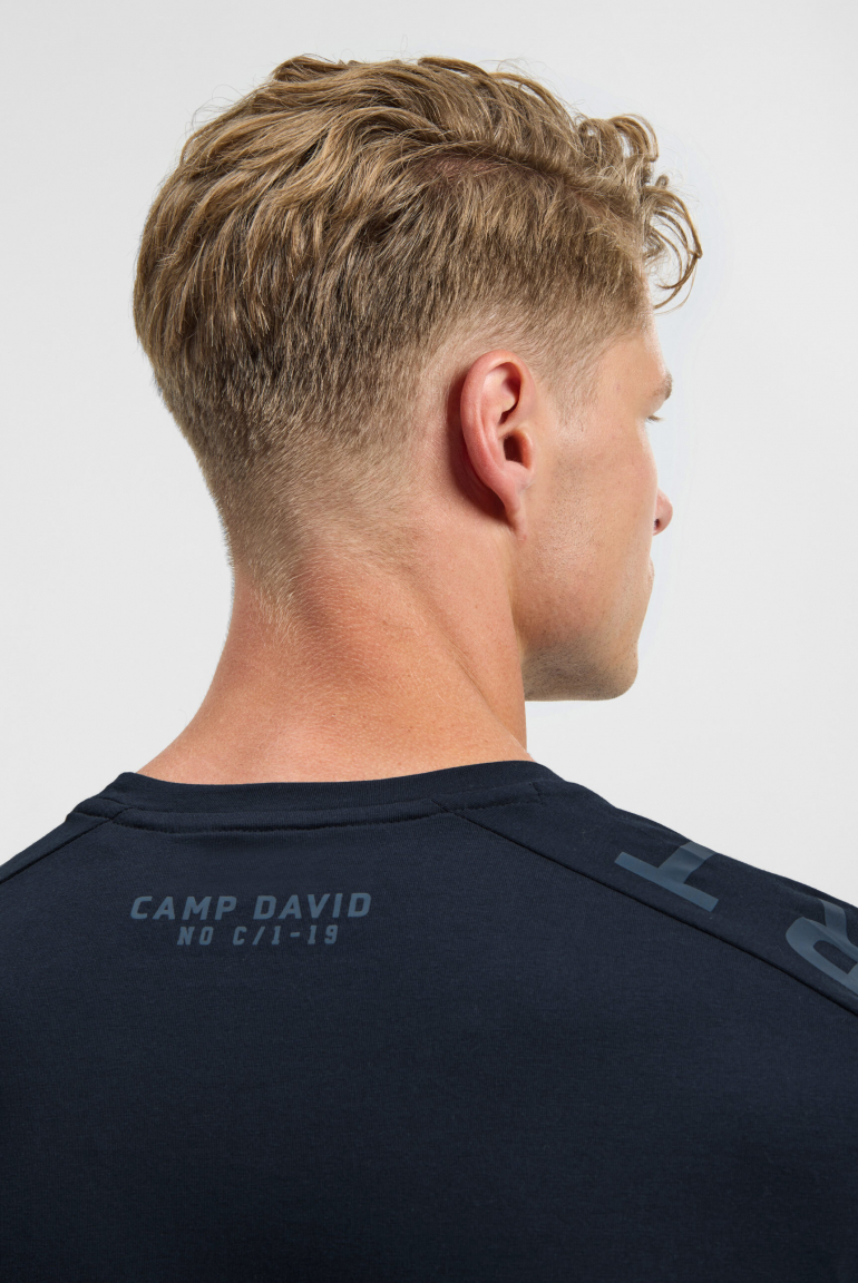 Longsleeve mit reflektierendem Schulter-Artwork