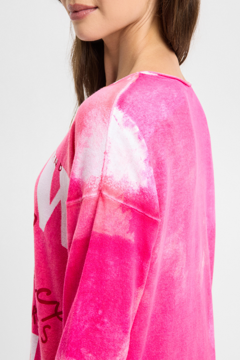 Pullover mit All Over Print und Schmucksteinen