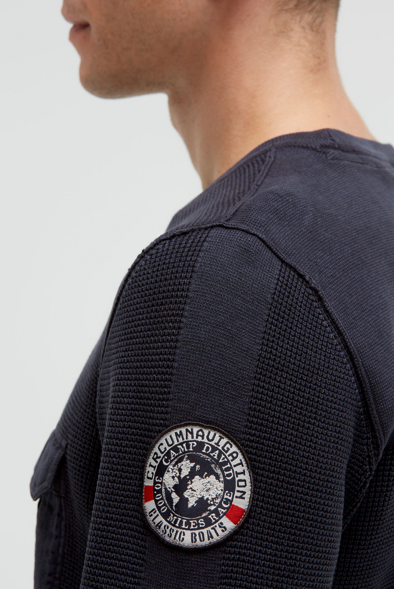 Pullover mit Strickmuster und Brusttasche