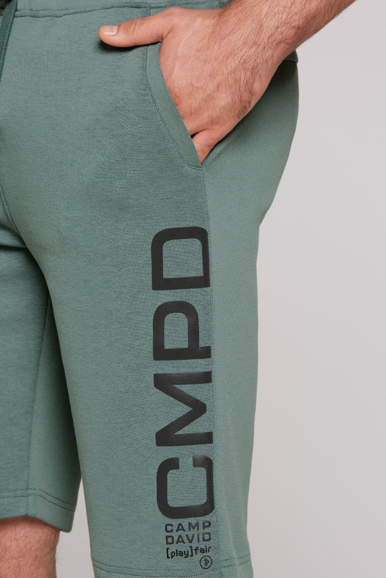 Sportshorts im tonalen Strukturmix mit Print