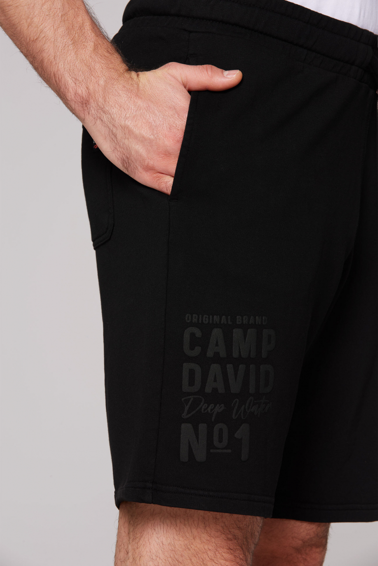 Sweatshorts mit Logo-Puff-Print