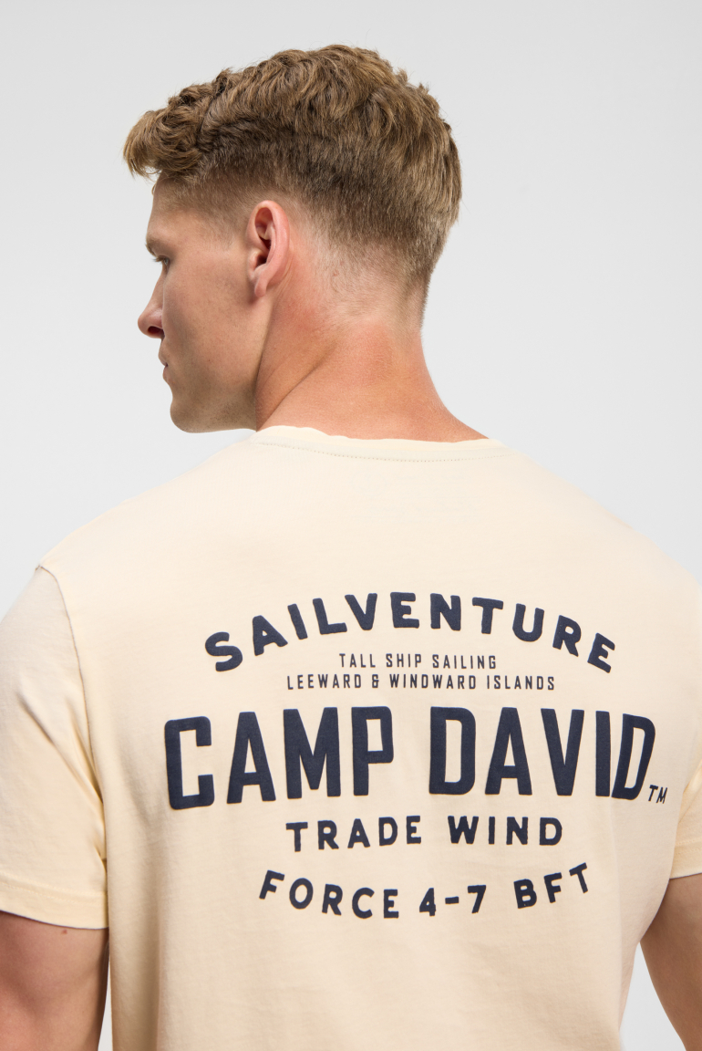 T-Shirt mit Label Print