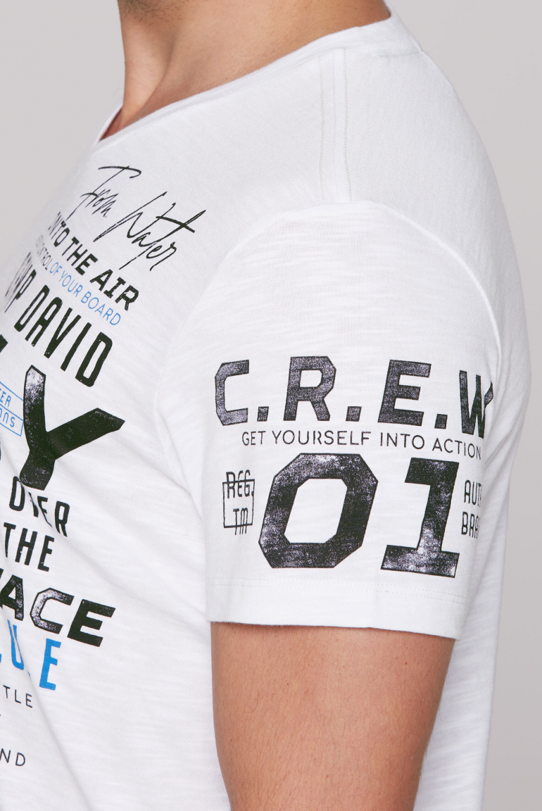 T-Shirt mit V-Neck und Label Prints