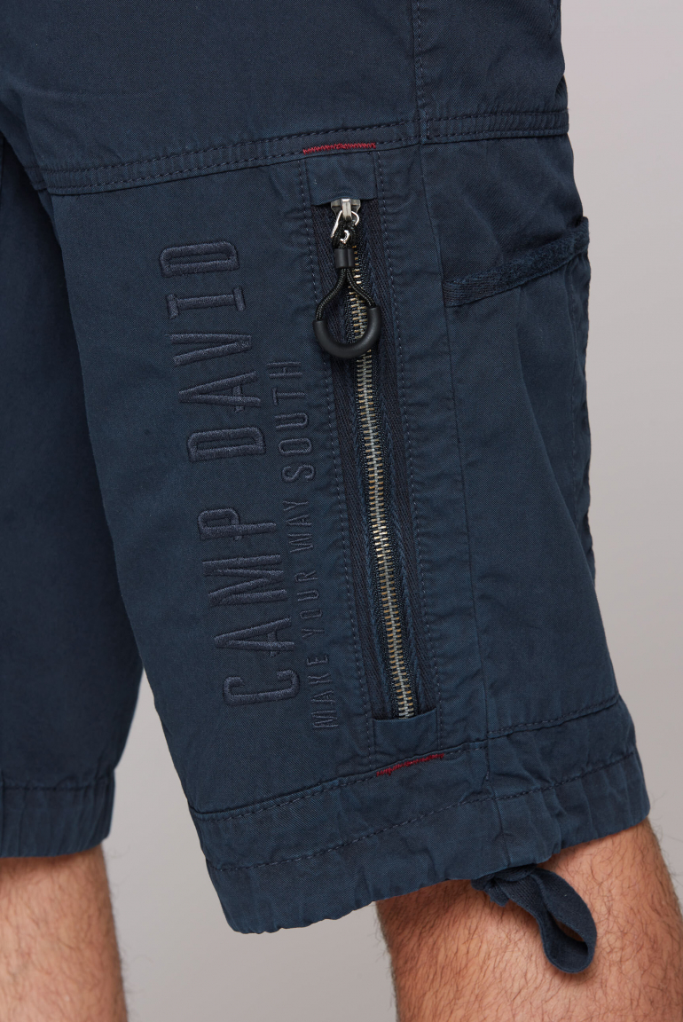 Cargo Shorts mit Beintaschen und Artwork