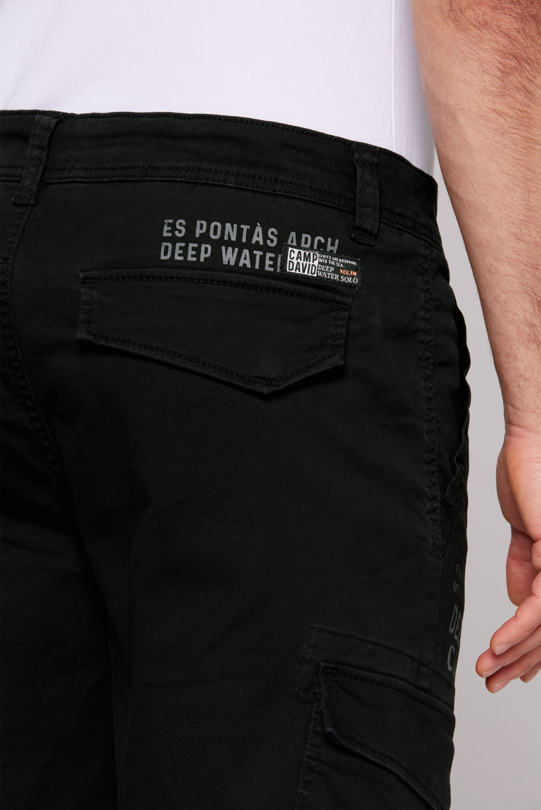 Cargo Shorts mit Label Prints