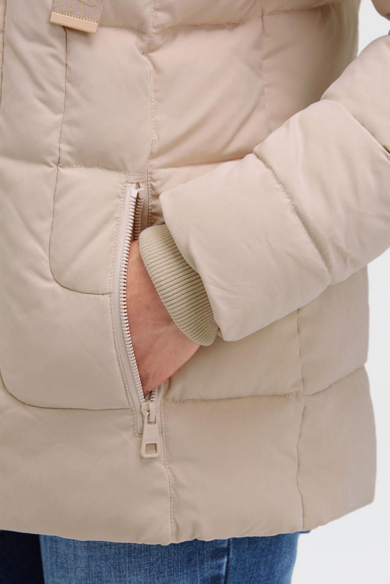 Jacke mit Stepp-Design und Kapuze