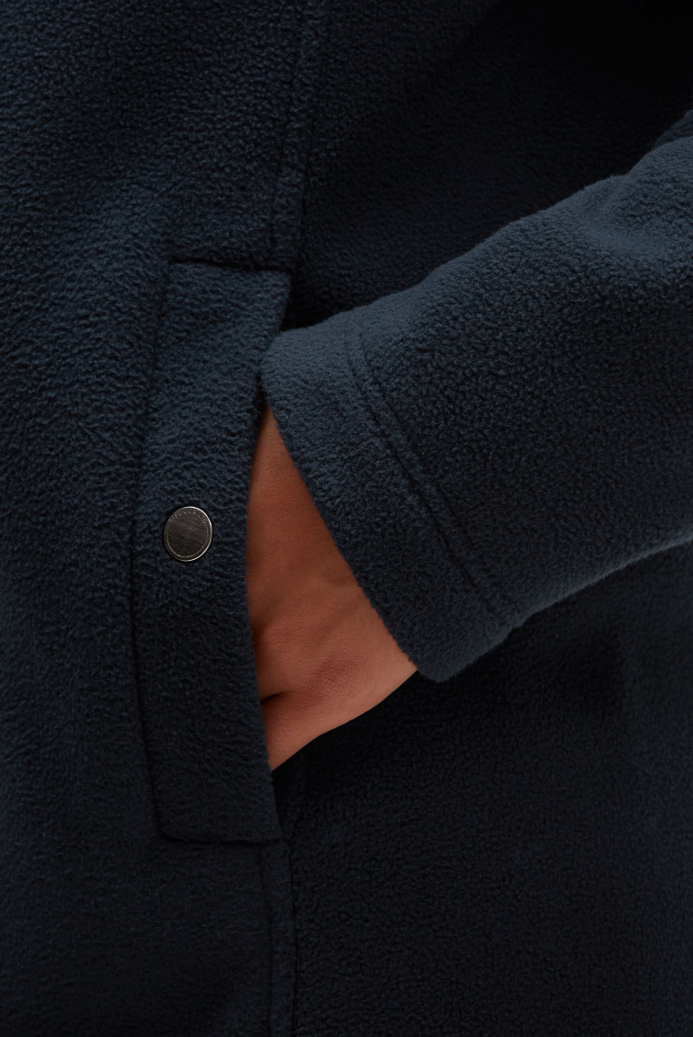 Lange Fleecejacke mit Kapuze und Label Patch