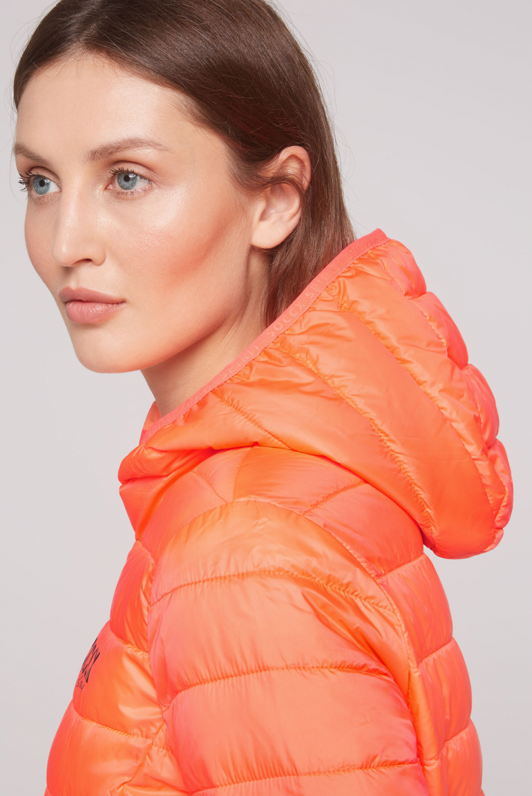 Leichte Steppjacke mit Kapuze