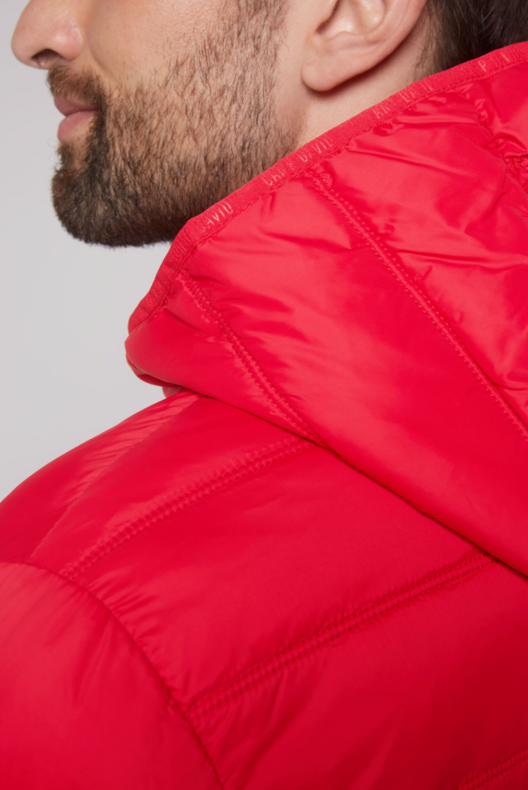 Leichte Steppjacke mit Kapuze