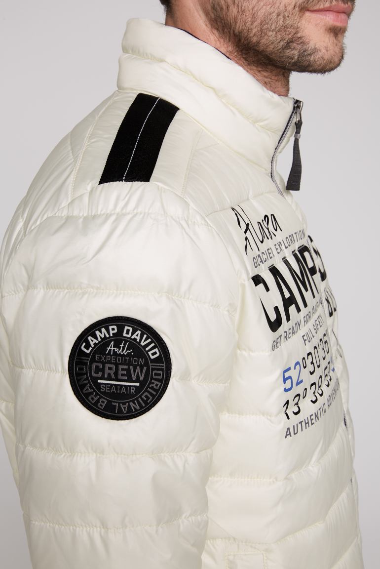 Leichte Steppjacke mit Logo Prints und Tapes