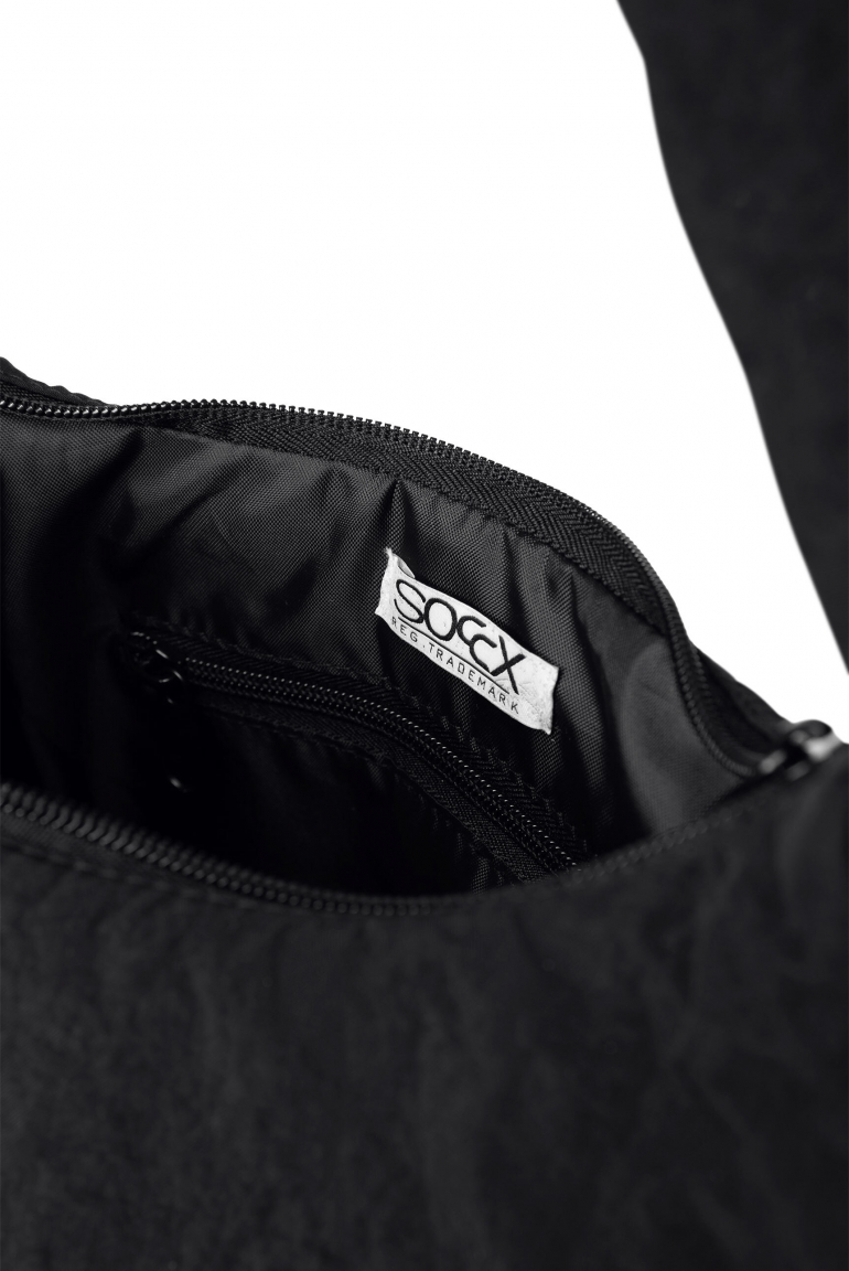 Leichte, wattierte  Schultertasche