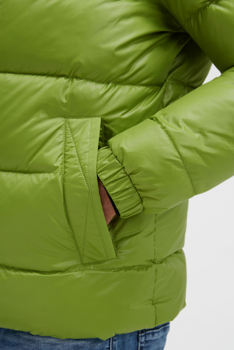 Steppjacke mit Kapuze und Rücken-Print